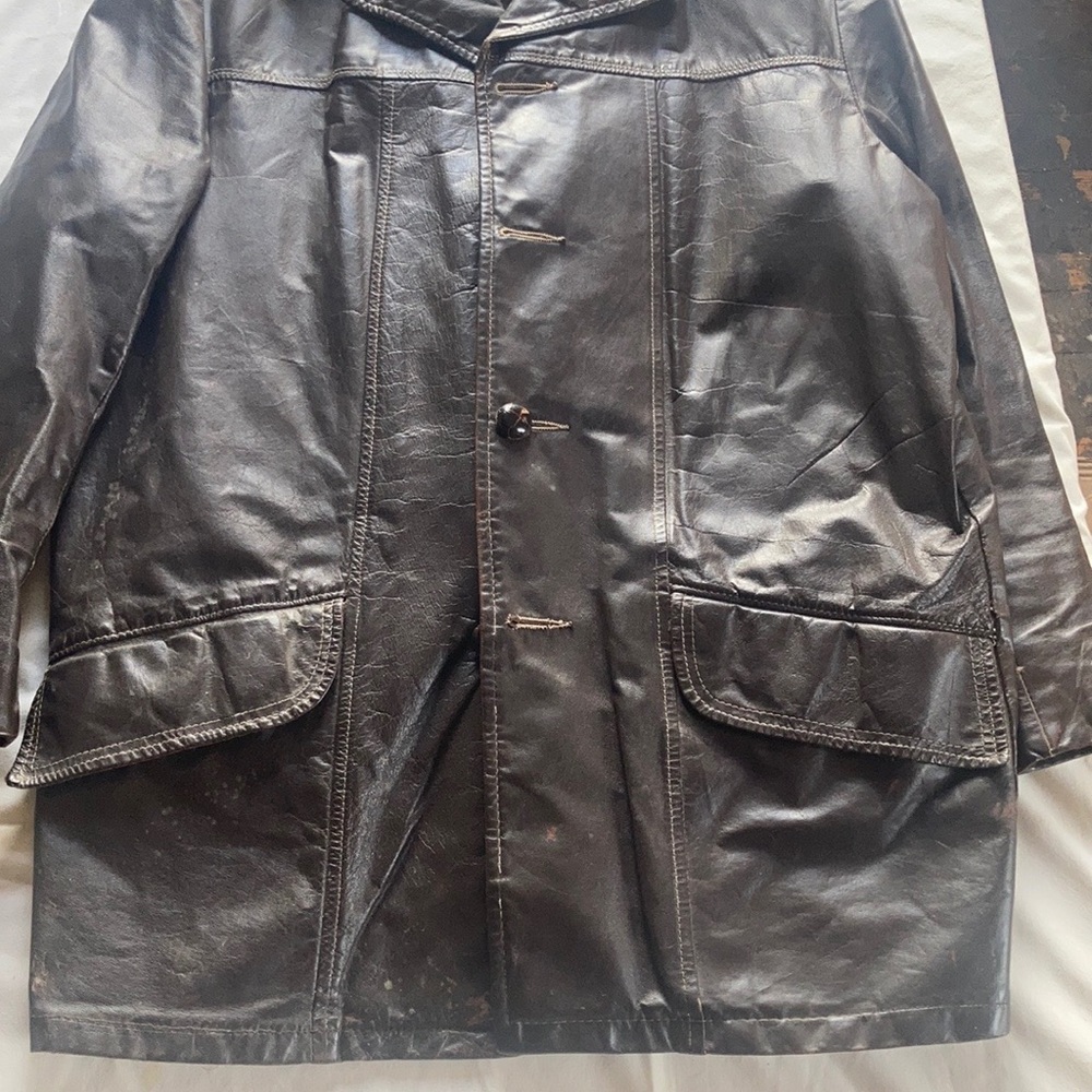 Men’s vintage 1970’s brown leather jacket.